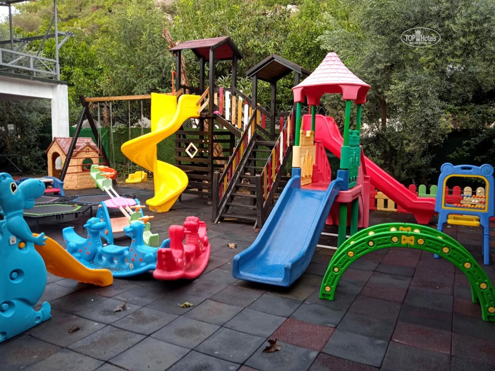 Miramor Hotel & Spa Antalia Esterno foto Playground in a school