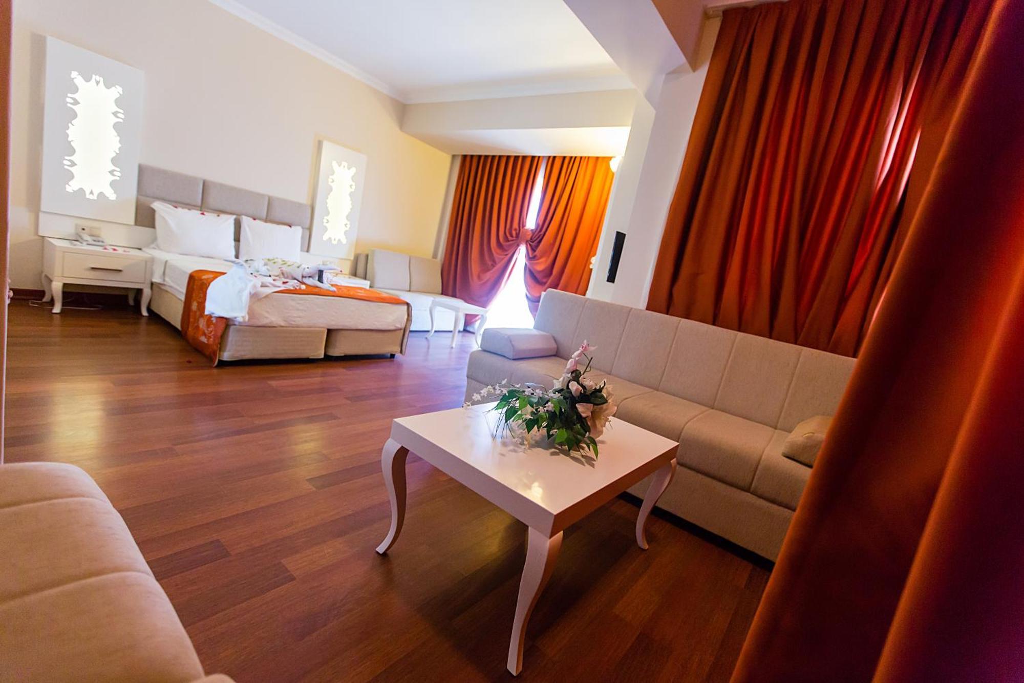 Miramor Hotel & Spa Antalia Esterno foto A suite at the hotel